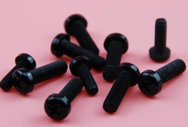 Черный нейлоновый винт M3 12мм