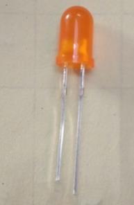 Оранжевый светодиод 5мм 2в 20мА с длиной ножек 28мм
